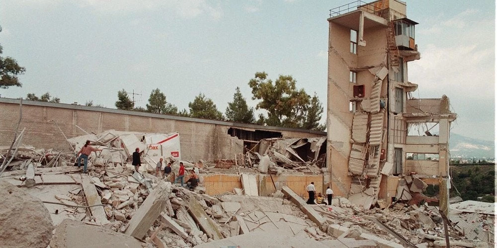 Σεισμός του 1999: 19 χρόνια από τα 15 δευτερόλεπτα που βύθισαν στη θλίψη όλη τη χώρα (βίντεο)